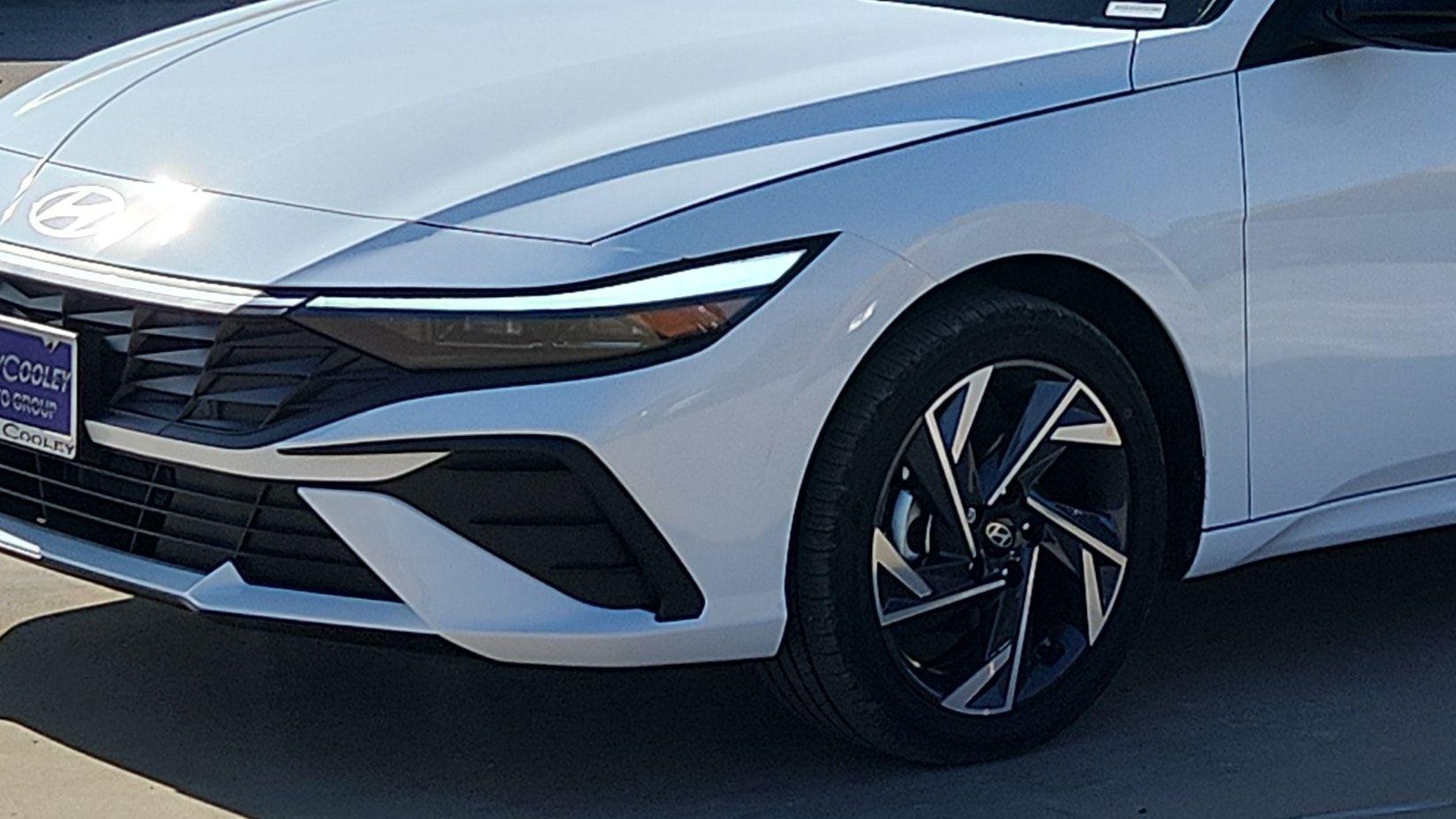 2025 Hyundai Elantra Blue - Photo 25