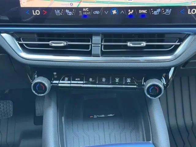 2025 Chevrolet Equinox LT 2