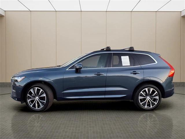 2022 Volvo XC60 B5 Momentum