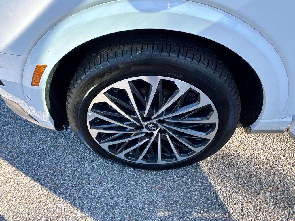 New 2026 White HYUNDAI Calligraphy FWD image 24
