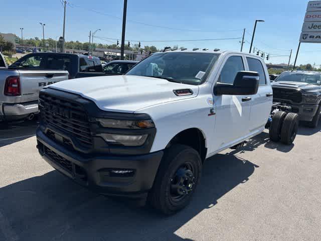 2026 RAM Ram 3500 Chassis Cab RAM 3500 TRADESMAN CREW CAB CHASSIS 4X4 60 CA 2026 RAM Ram 3500 Chassis Cab RAM 3500 TRADESMAN CREW CAB CHASSIS 4X4 60 CA