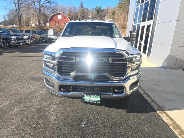 2026 RAM Ram 3500 Chassis Cab RAM 3500 TRADESMAN CHASSIS REGULAR CAB 4X4 84 CA 2026 RAM Ram 3500 Chassis Cab RAM 3500 TRADESMAN CHASSIS REGULAR CAB 4X4 84 CA