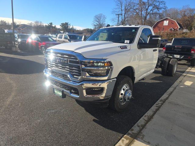2026 RAM Ram 3500 Chassis Cab RAM 3500 TRADESMAN CHASSIS REGULAR CAB 4X4 84 CA 2026 RAM Ram 3500 Chassis Cab RAM 3500 TRADESMAN CHASSIS REGULAR CAB 4X4 84 CA