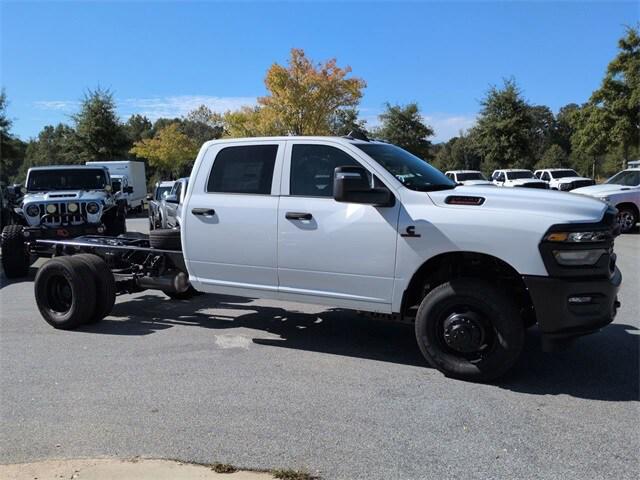 2026 RAM Ram 3500 Chassis Cab RAM 3500 TRADESMAN CREW CAB CHASSIS 4X4 60 CA 2026 RAM Ram 3500 Chassis Cab RAM 3500 TRADESMAN CREW CAB CHASSIS 4X4 60 CA