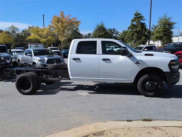 2026 RAM Ram 3500 Chassis Cab RAM 3500 TRADESMAN CREW CAB CHASSIS 4X4 60 CA 2026 RAM Ram 3500 Chassis Cab RAM 3500 TRADESMAN CREW CAB CHASSIS 4X4 60 CA
