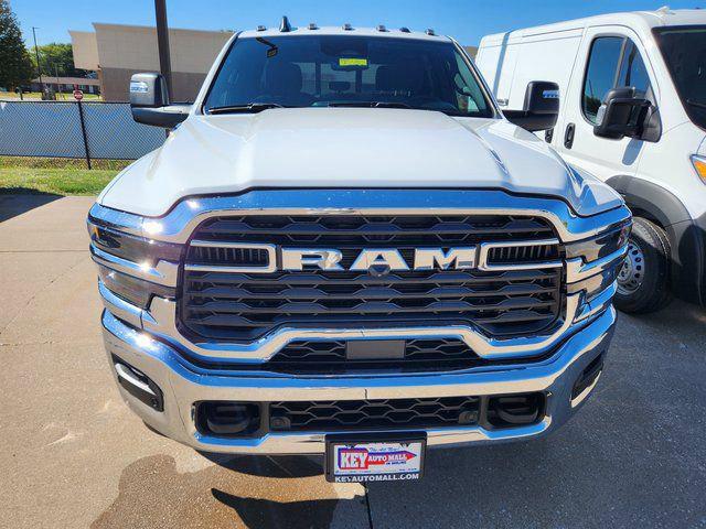 2026 RAM Ram 3500 RAM 3500 TRADESMAN CREW CAB 4X4 8 BOX