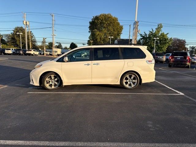 2018 Toyota Sienna SE Premium 8 Passenger