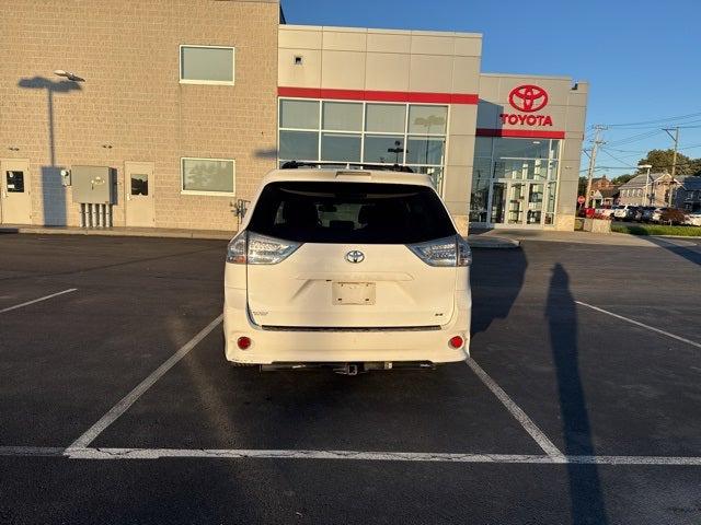 2018 Toyota Sienna SE Premium 8 Passenger
