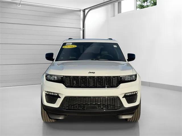 2025 Jeep Grand Cherokee Limited 4x4 2025 Jeep Grand Cherokee Limited 4x4