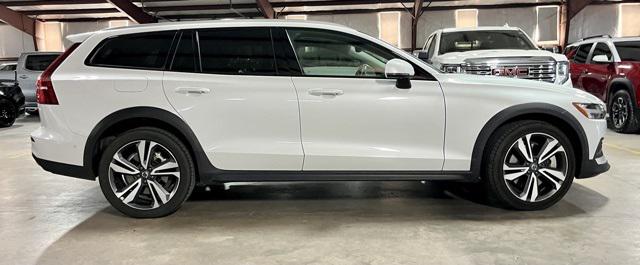 2024 Volvo V60 Cross Country B5 Plus