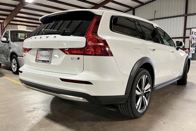 2024 Volvo V60 Cross Country B5 Plus