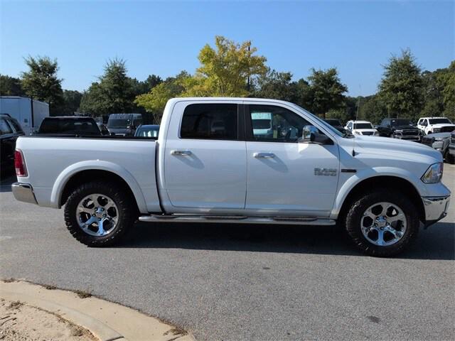 2017 RAM 1500 Laramie Crew Cab 4x4 57 Box