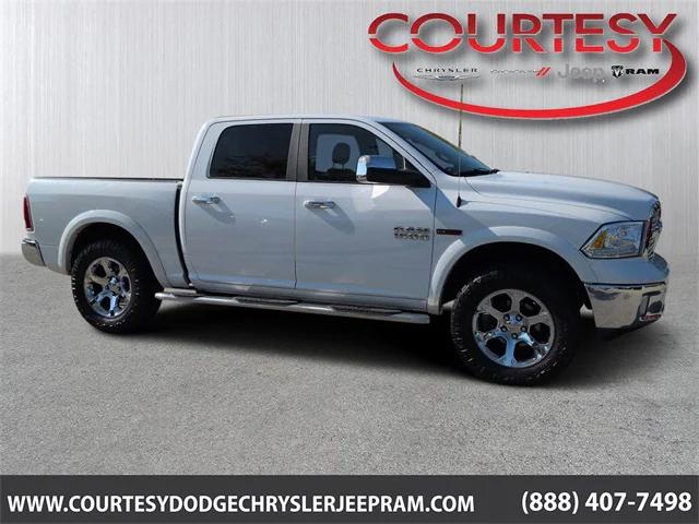 2017 RAM 1500 Laramie Crew Cab 4x4 57 Box