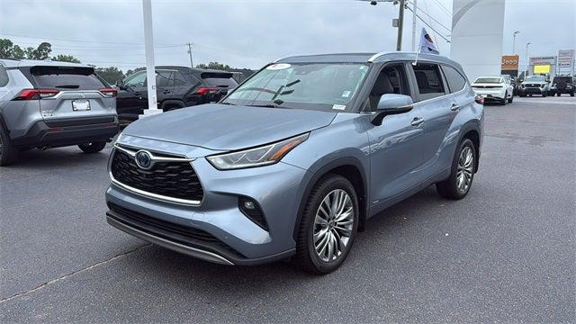 2022 Toyota Highlander Hybrid Platinum