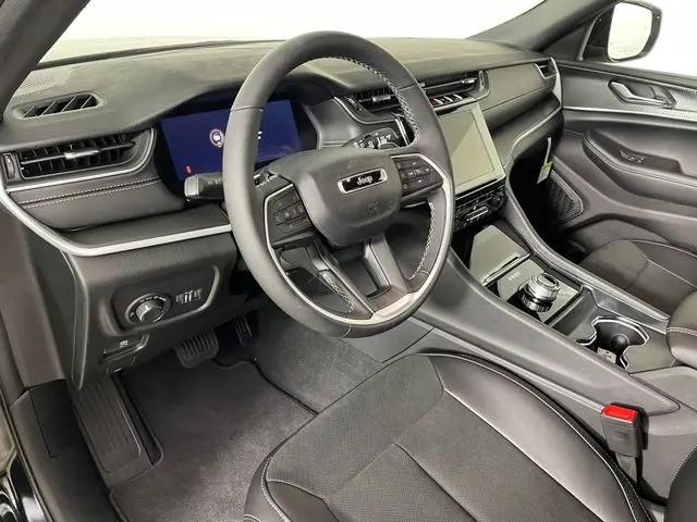 2025 Jeep Grand Cherokee L Altitude 4x4