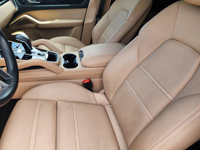2023 Porsche Cayenne Platinum Edition