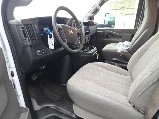 2025 Chevrolet Express Cutaway 4500 Van