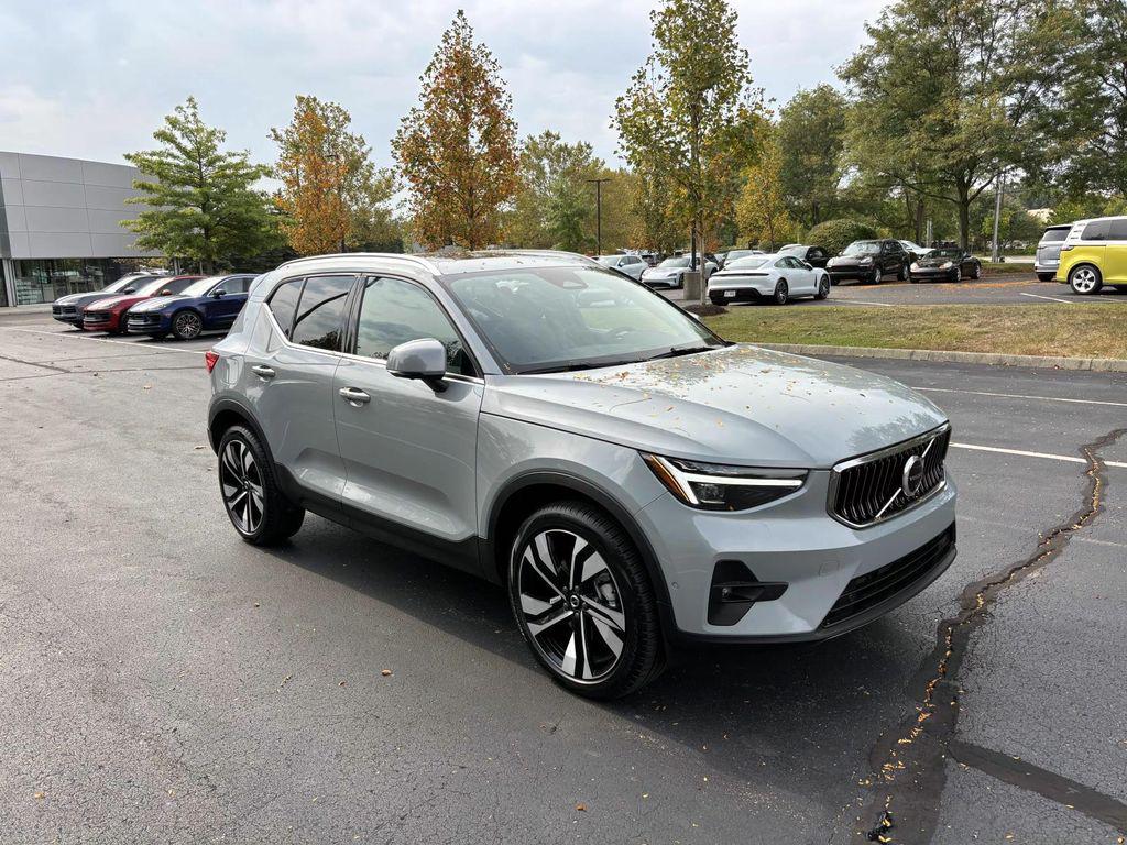 /2024 Volvo XC40