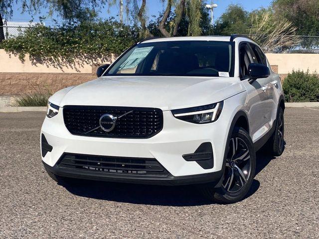 2026 Volvo XC40 Core, B4 FWD Gas (mild hybrid), Dark