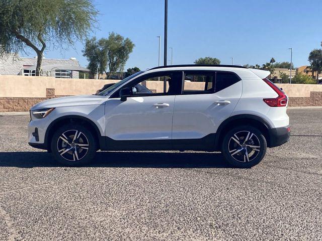 2026 Volvo XC40 Core, B4 FWD Gas (mild hybrid), Dark