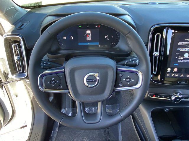 2026 Volvo XC40 Core, B4 FWD Gas (mild hybrid), Dark