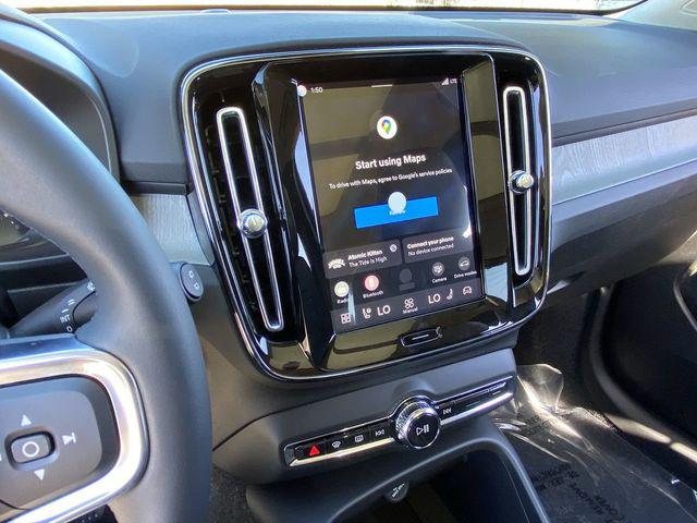 2026 Volvo XC40 Core, B4 FWD Gas (mild hybrid), Dark