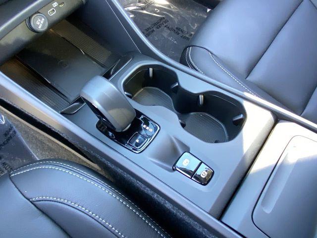 2026 Volvo XC40 Core, B4 FWD Gas (mild hybrid), Dark