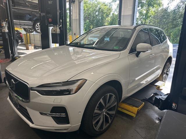 2022 Volvo XC60 B5 Momentum