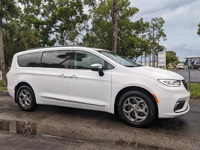 2023 Chrysler Pacifica Limited AWD