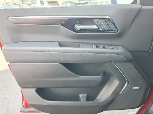 2025 Chevrolet Tahoe 4WD RST