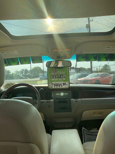 2005 Lincoln Town Car Signature Limited