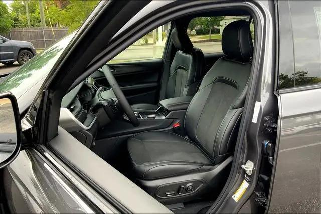 2025 Jeep Grand Cherokee L Altitude X 4x4