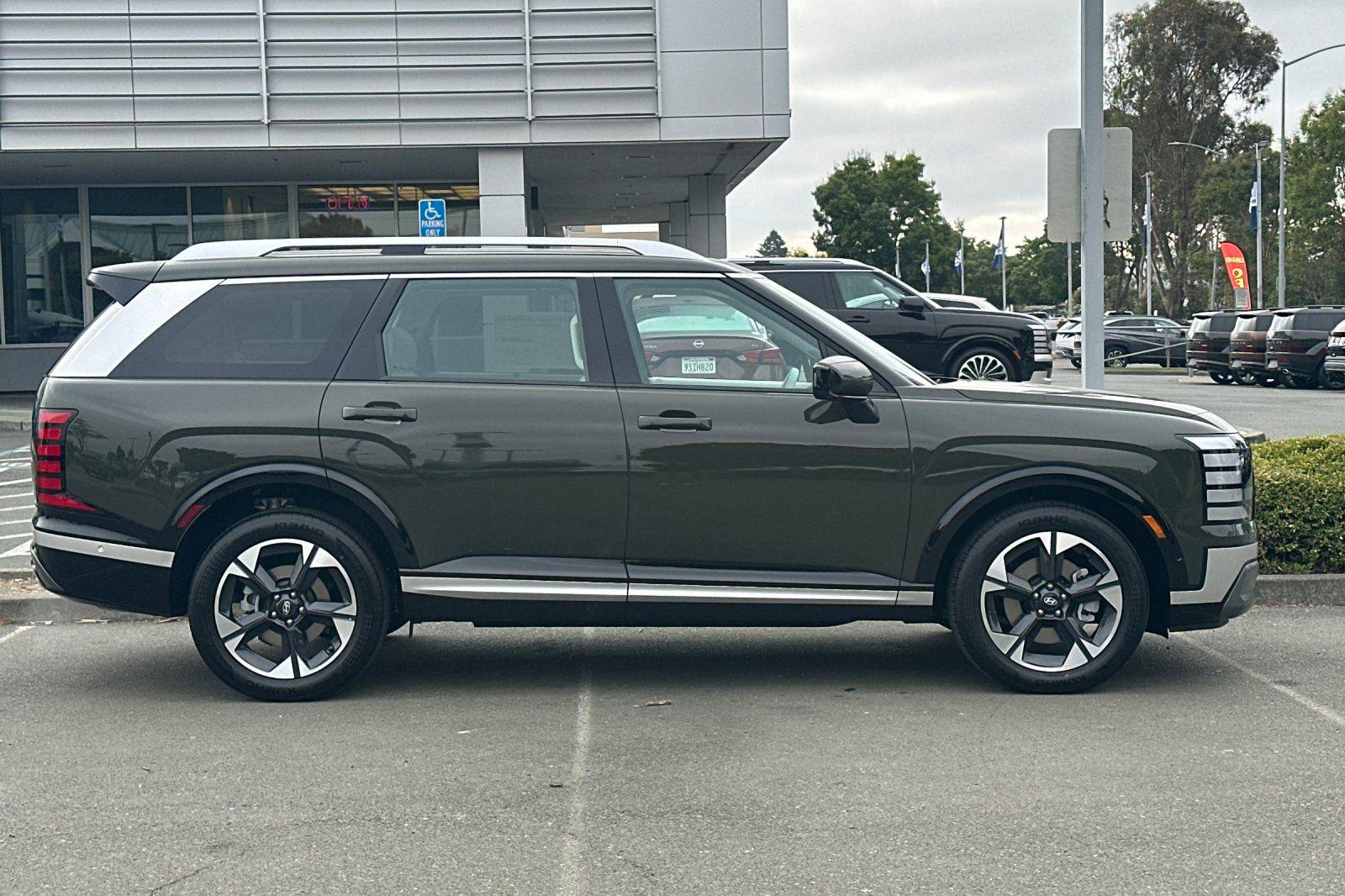 2026 Hyundai Palisade Limited - Photo 3