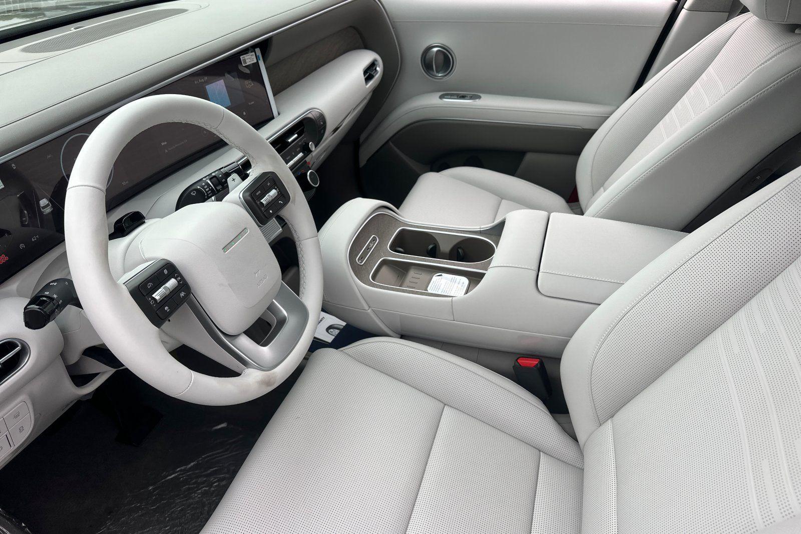 2026 Hyundai Palisade Limited - Photo 10