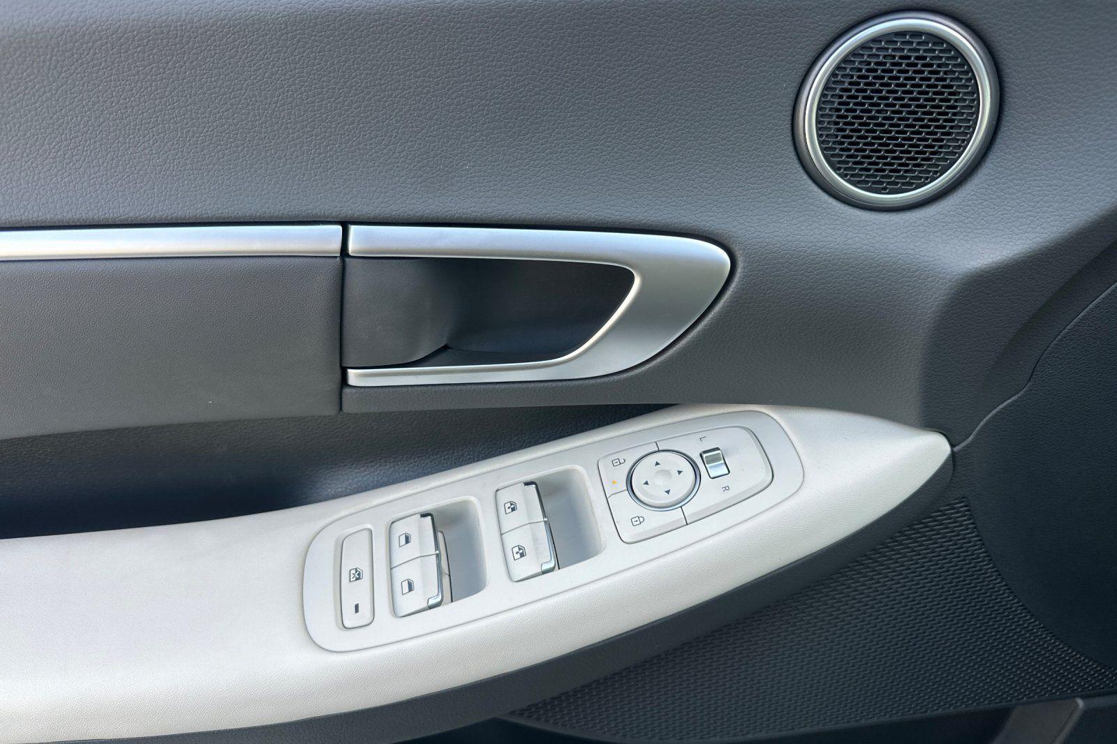 2025 Hyundai Sonata SEL - Photo 11