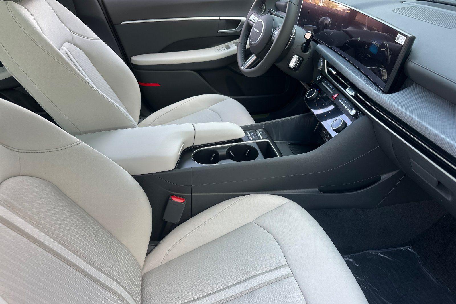 2025 Hyundai Sonata SEL - Photo 15