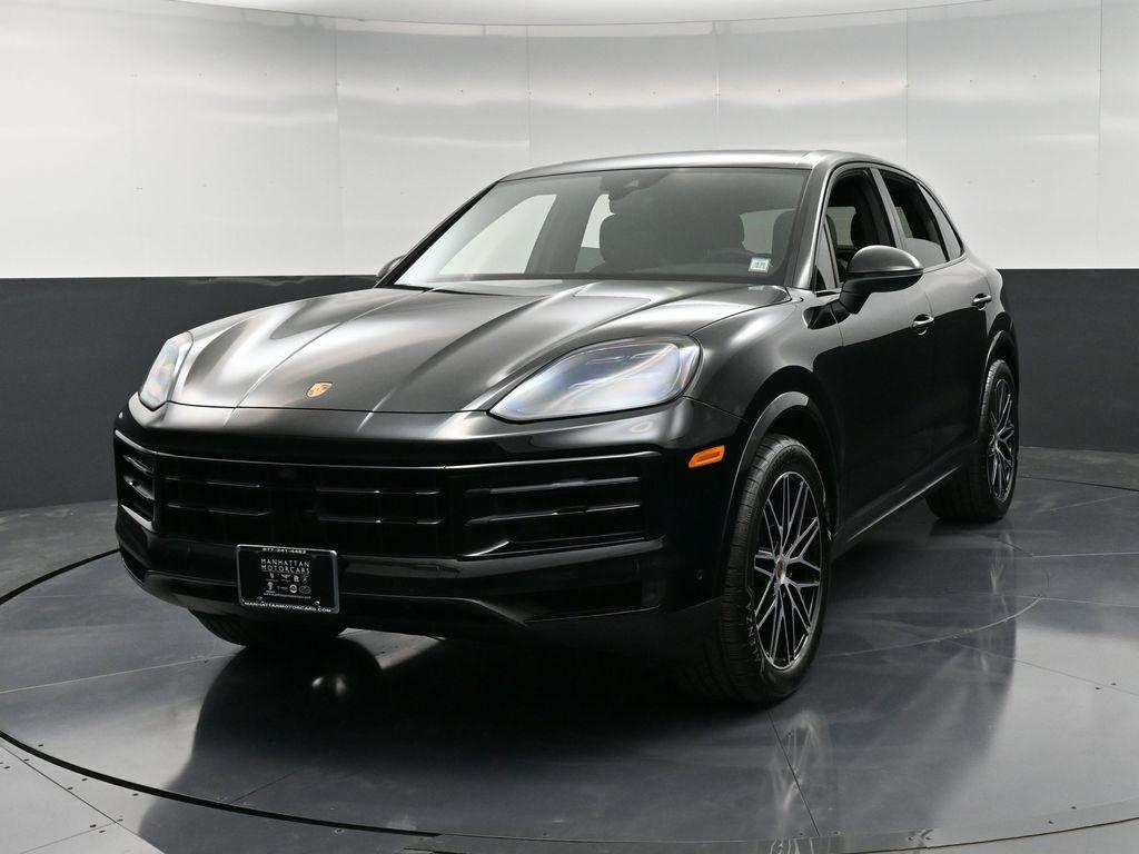 2025 Porsche Cayenne Base photo 2