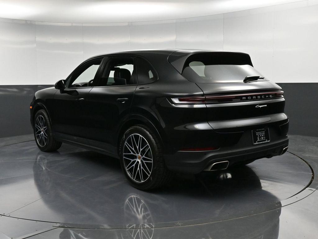 2025 Porsche Cayenne Base photo 4