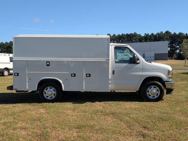 2026 Ford E-350 Cutaway Base