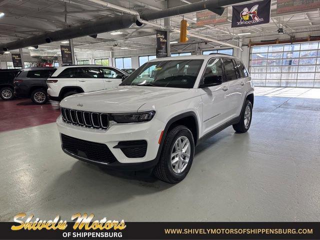2025 Jeep Grand Cherokee GRAND CHEROKEE LAREDO X 4X4