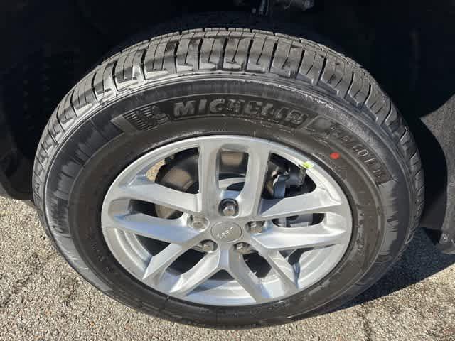 2025 Jeep Grand Cherokee GRAND CHEROKEE LAREDO X 4X4