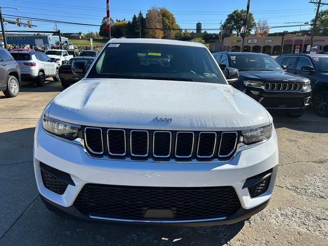 2025 Jeep Grand Cherokee GRAND CHEROKEE LAREDO X 4X4