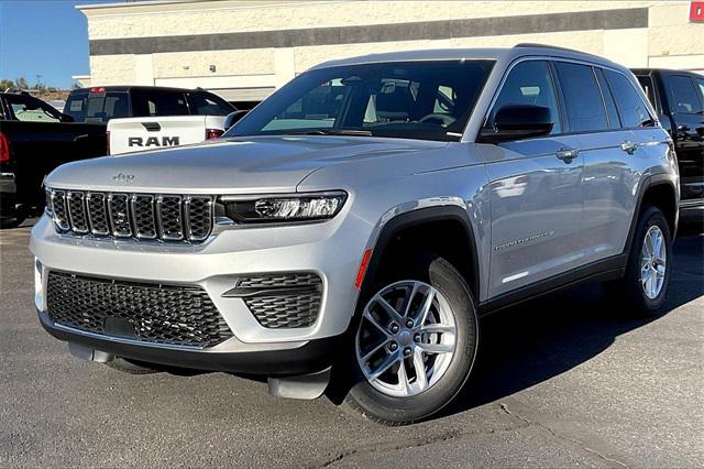 2025 Jeep Grand Cherokee GRAND CHEROKEE LAREDO X 4X4 2025 Jeep Grand Cherokee GRAND CHEROKEE LAREDO X 4X4