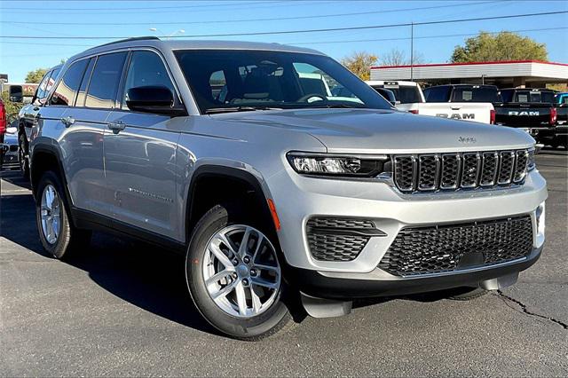 2025 Jeep Grand Cherokee GRAND CHEROKEE LAREDO X 4X4 2025 Jeep Grand Cherokee GRAND CHEROKEE LAREDO X 4X4