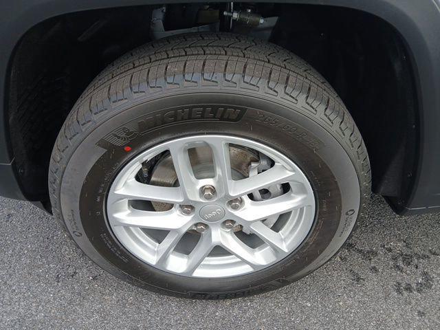 2025 Jeep Grand Cherokee GRAND CHEROKEE LAREDO X 4X4