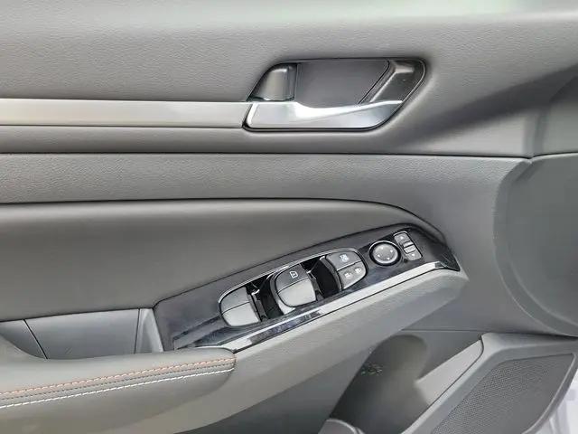 2025 Nissan Altima SR AWD