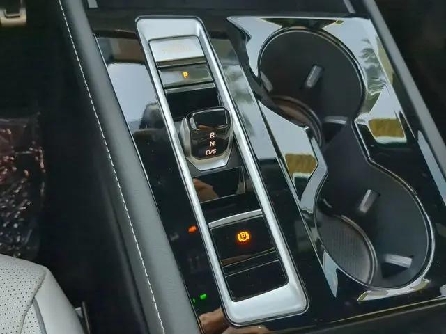 2026 Volkswagen Atlas Cross Sport SEL Premium R-Line