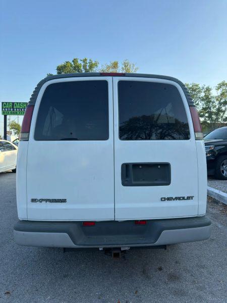 2002 Chevrolet Express Base