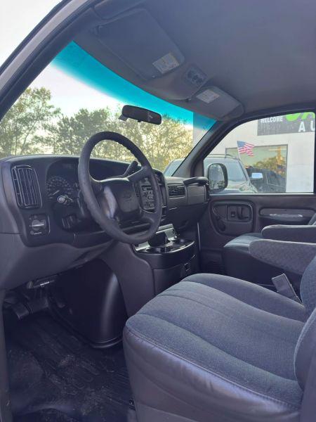 2002 Chevrolet Express Base