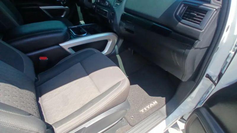 2022 Nissan Titan Crew Cab SV 4x2